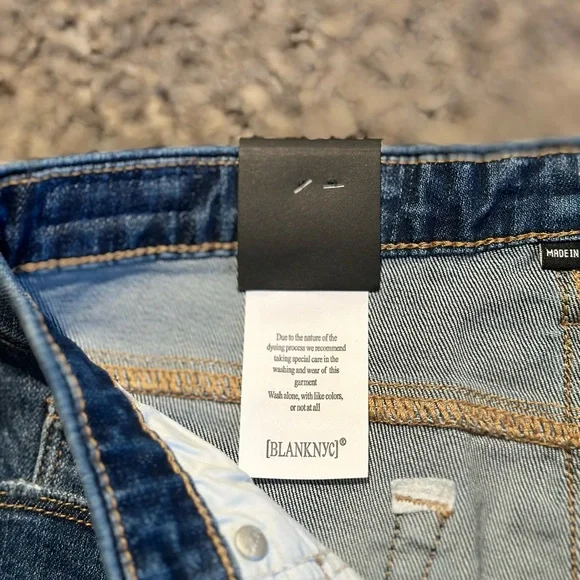 Blank NYC The Astor distressed denim Cutoff short - Picture 2 of 8